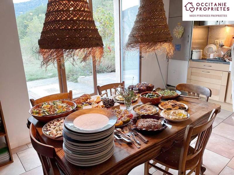 Propriété - 207 m² - 12 pièces