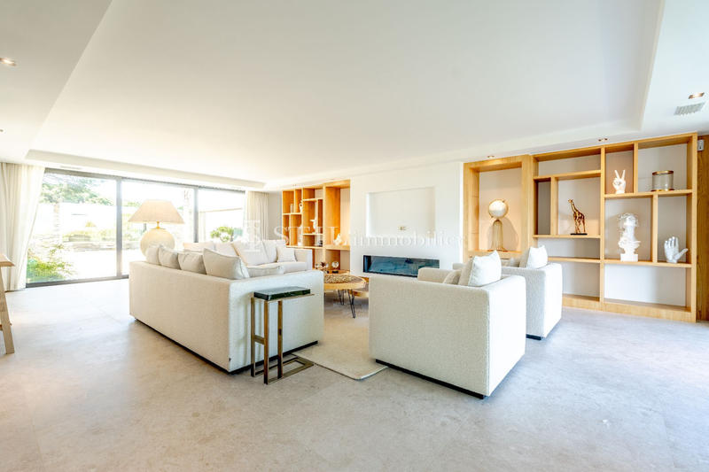 Villa - 370 m² - 6 pièces