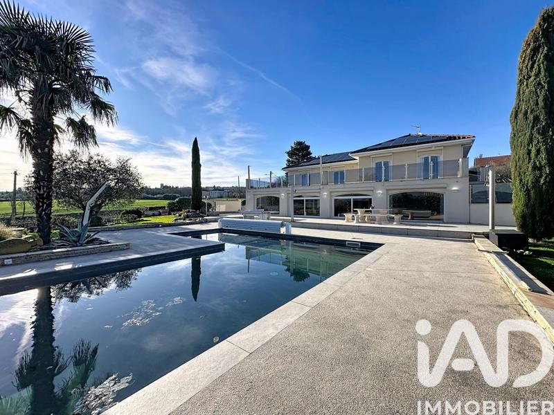 Maison - 260 m² - 8 pièces