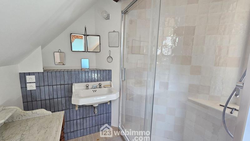 Maison - 233 m² - 9 pièces