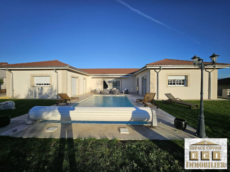 Maison traditionnelle - 157 m² - 5 pièces