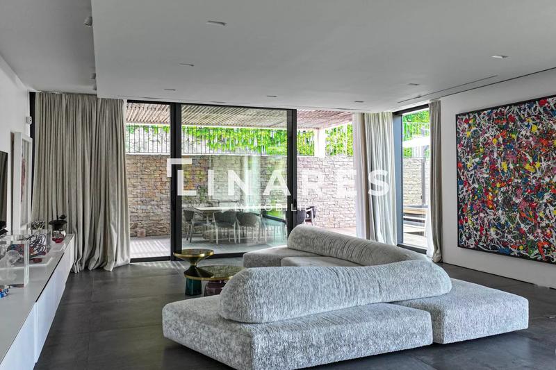 Villa - 300 m² - 6 pièces