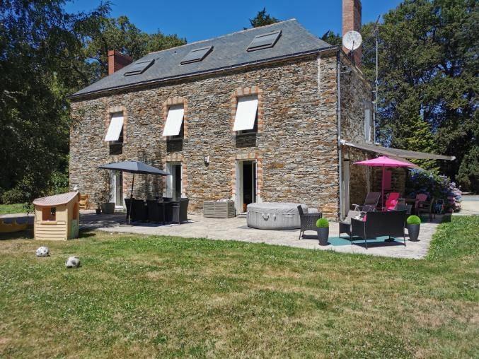 Maison - 230 m² - 10 pièces