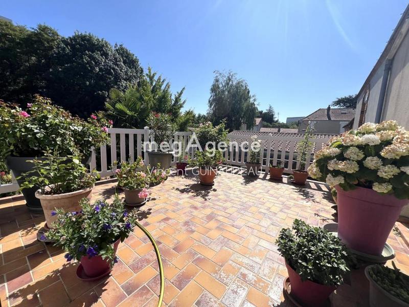 Maison - 174 m² - 9 pièces