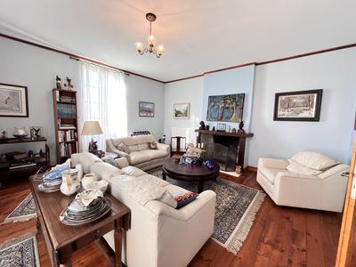 Maison traditionnelle - 290 m² - 7 pièces