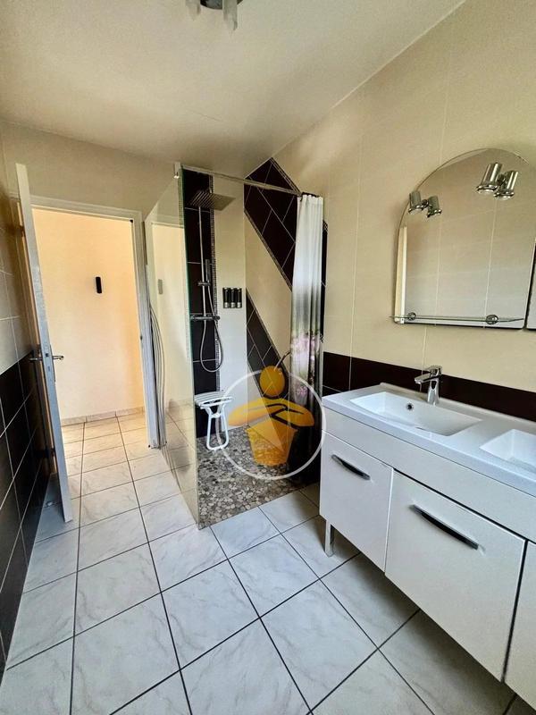 Maison - 140 m² - 6 pièces