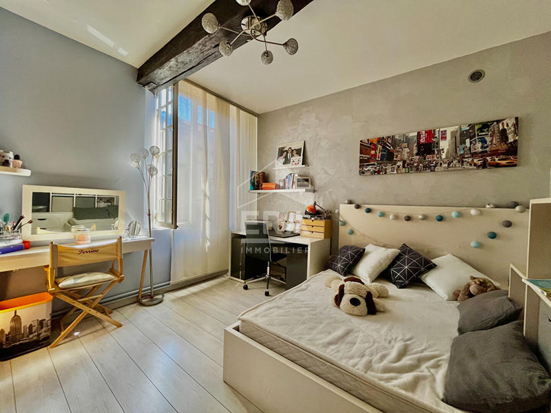 Maison - 320 m² - 9 pièces