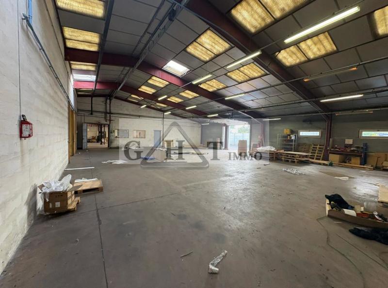 Entrepôt - 2 580 m²