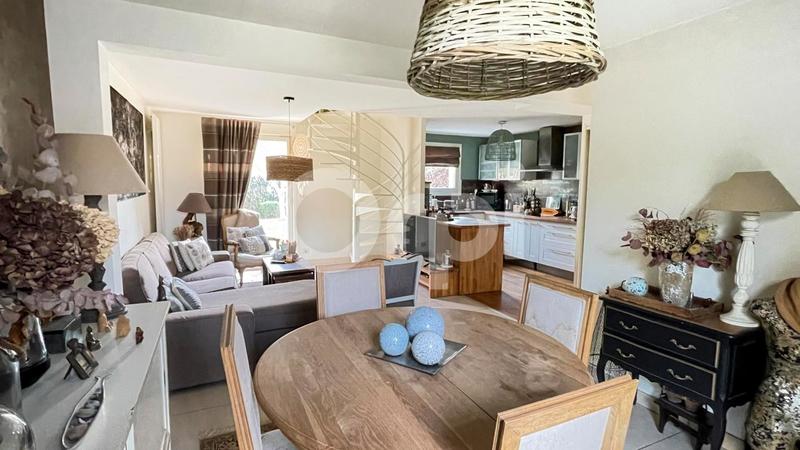 Maison - 79 m² - 5 pièces