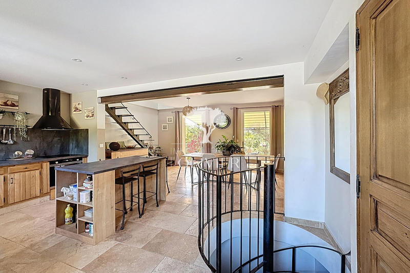 Propriété - 175 m² - 8 pièces