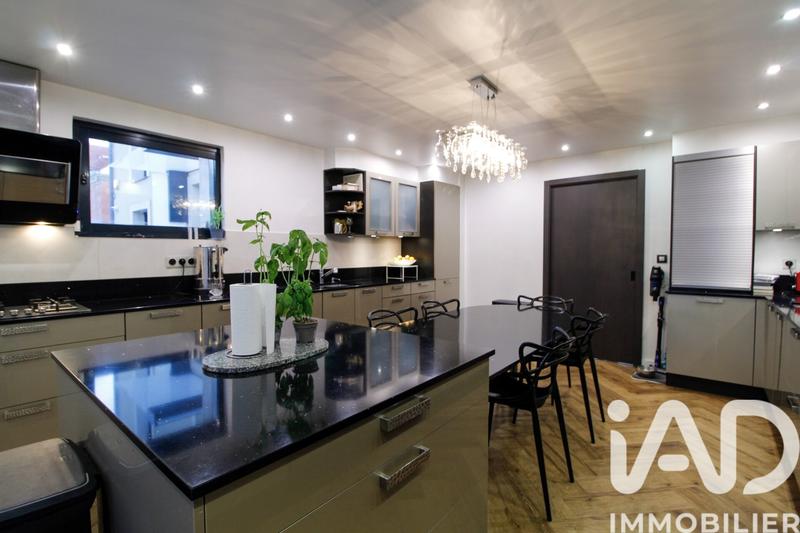 Maison - 434 m² - 9 pièces