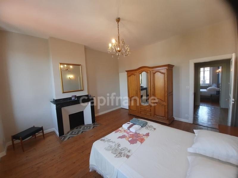 Maison - 198 m² - 8 pièces