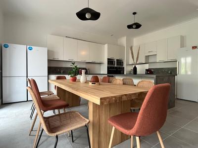 Maison - 258 m² - 14 pièces