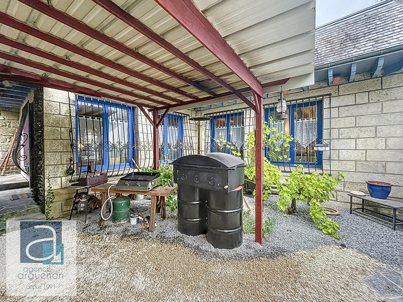 Maison - 202 m² - 7 pièces