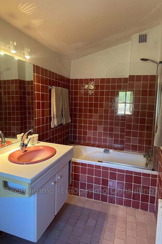 Maison - 174 m² - 9 pièces