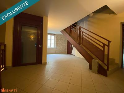 Maison - 300 m² - 8 pièces