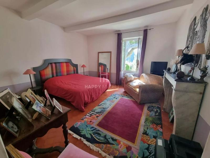 Propriété - 275 m² - 9 pièces