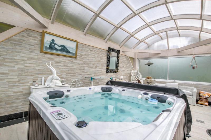 Maison - 204 m² - 5 pièces