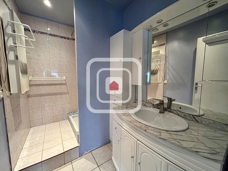 Maison - 211 m² - 8 pièces