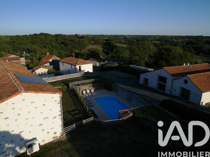 Maison - 251 m² - 13 pièces