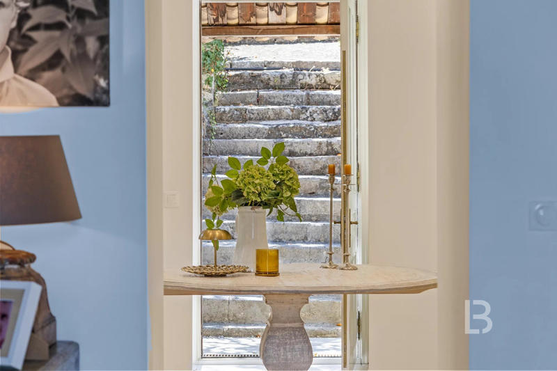 Maison - 451 m² - 15 pièces