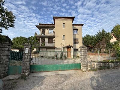 Maison - 254 m² - 12 pièces