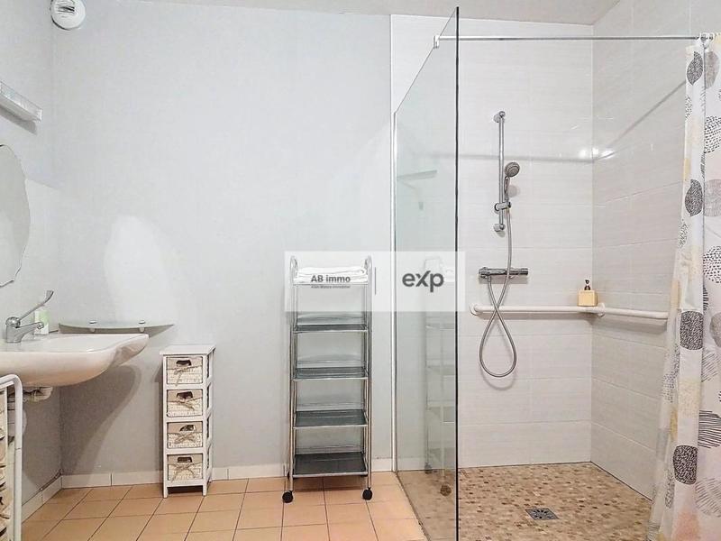 Propriété - 250 m² - 13 pièces