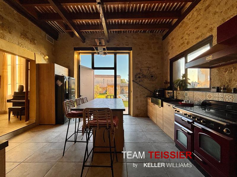 Maison - 210 m² - 8 pièces