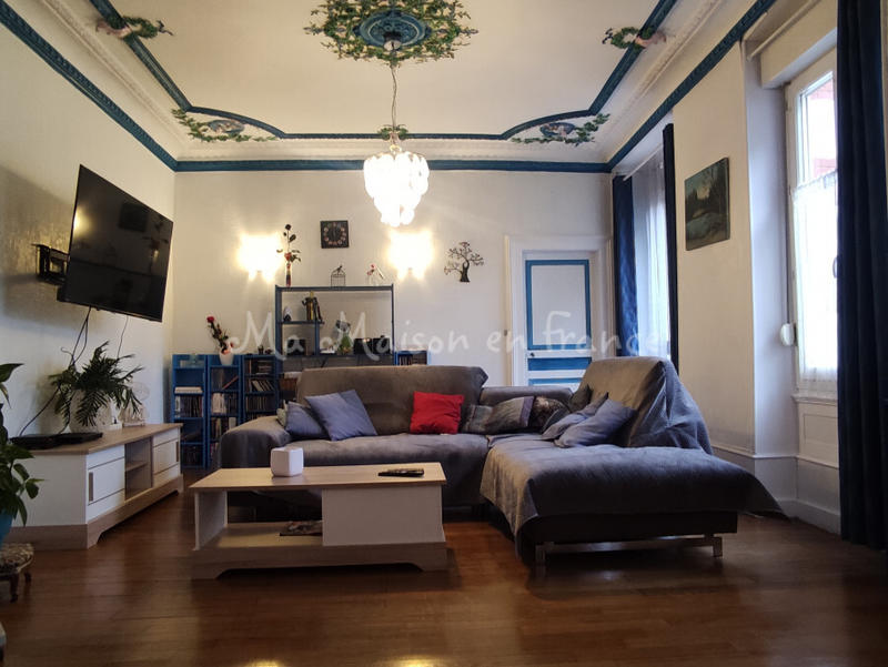 Maison - 264 m² - 12 pièces