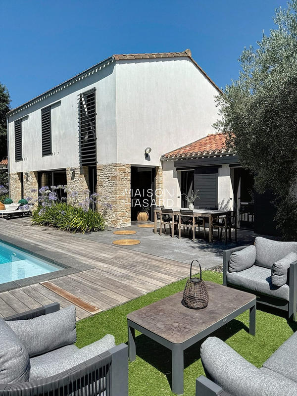 Maison contemporaine - 189 m² - 8 pièces