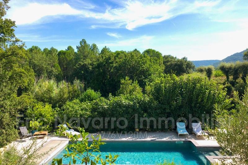 Propriété - 250 m² - 8 pièces