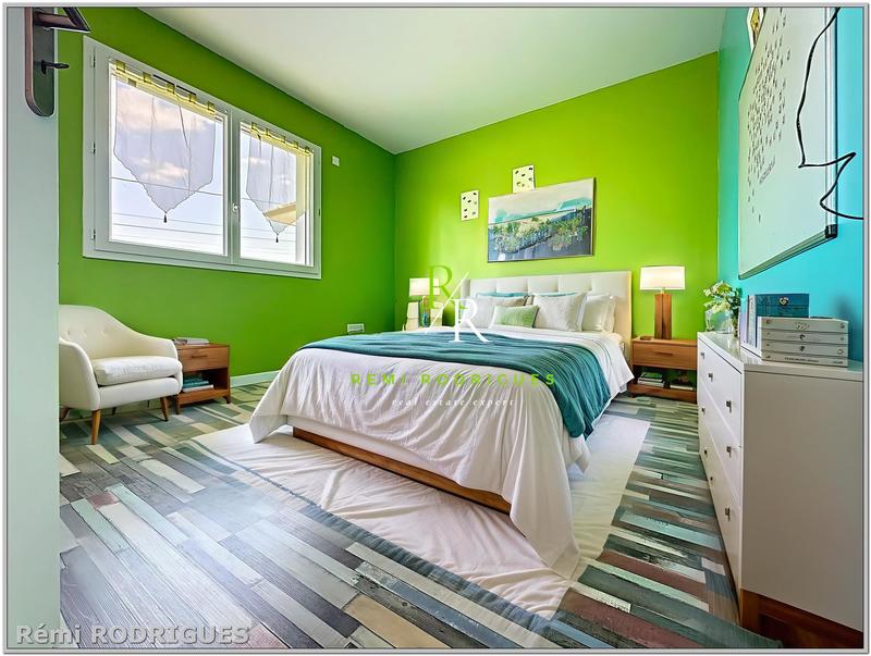 Maison - 213 m² - 9 pièces