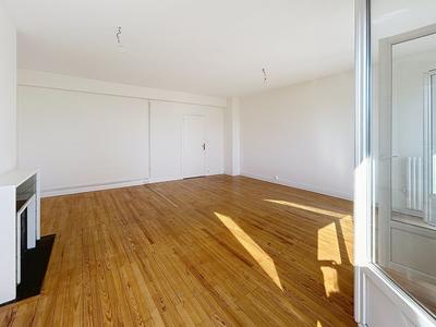 Appartement - 82 m² - 3 pièces