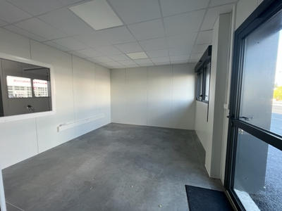 Local d'activité / Entrepôt - 242 m²