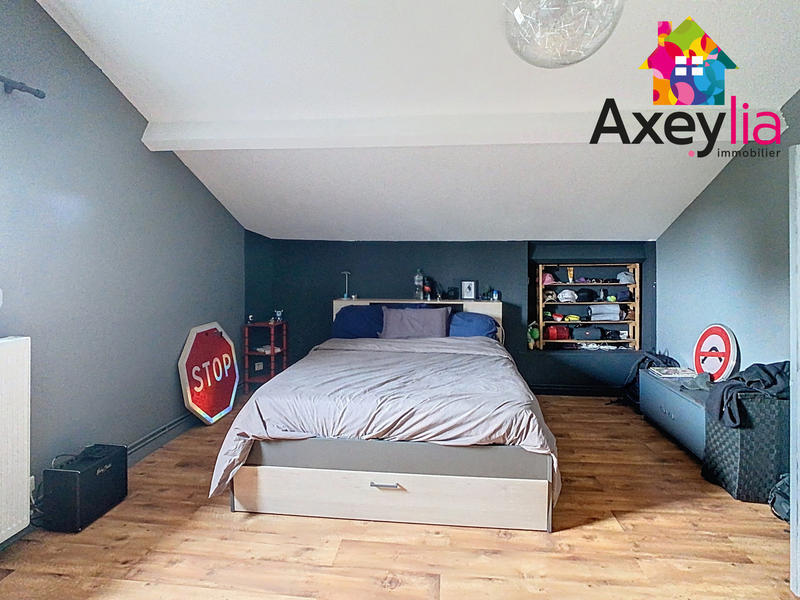 Maison - 303 m² - 10 pièces