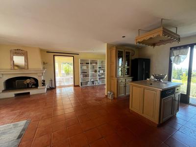 Propriété - 190 m² - 6 pièces