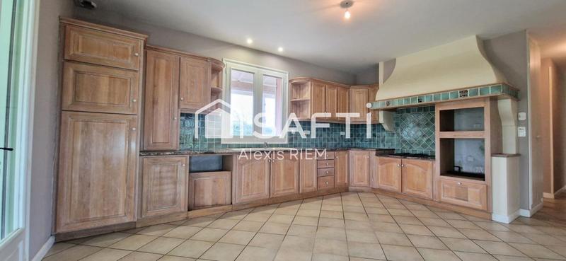 Maison - 210 m² - 6 pièces