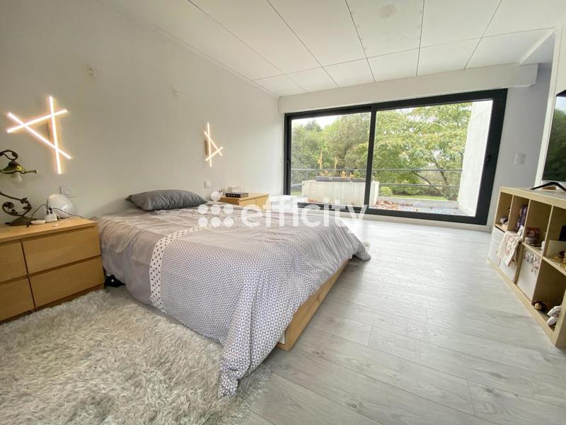 Villa - 233 m² - 8 pièces