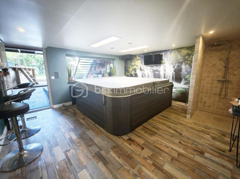 Maison - 140 m² - 5 pièces