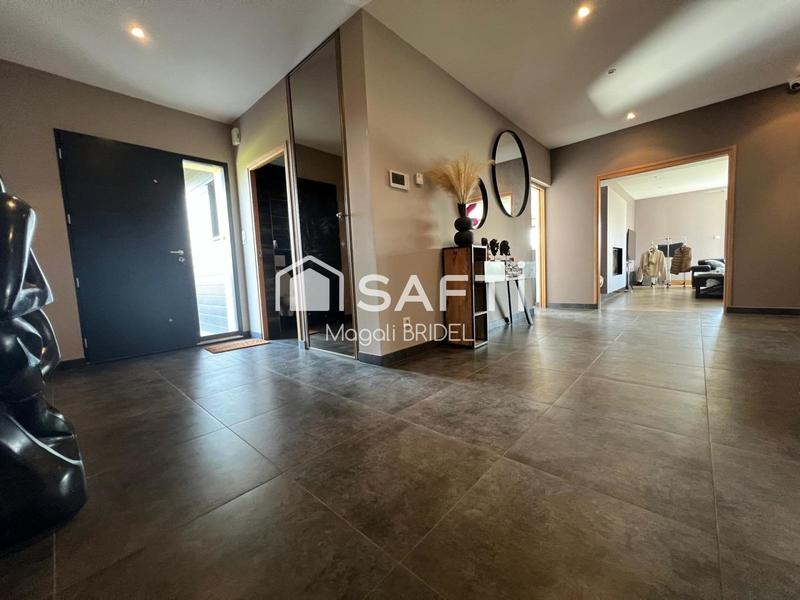 Maison - 263 m² - 10 pièces