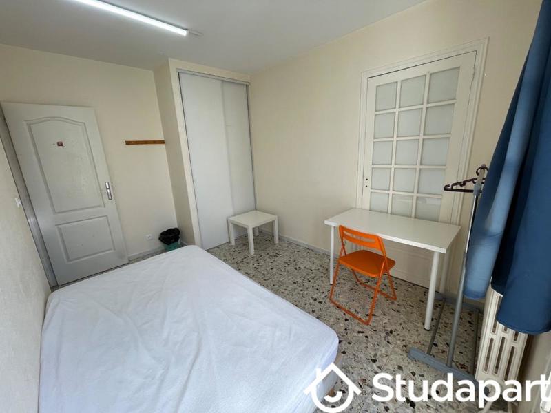 Chambre - 13 m² - 1 pièce