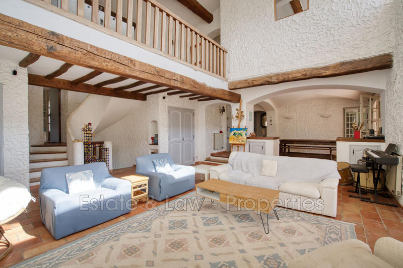 Maison - 220 m² - 7 pièces