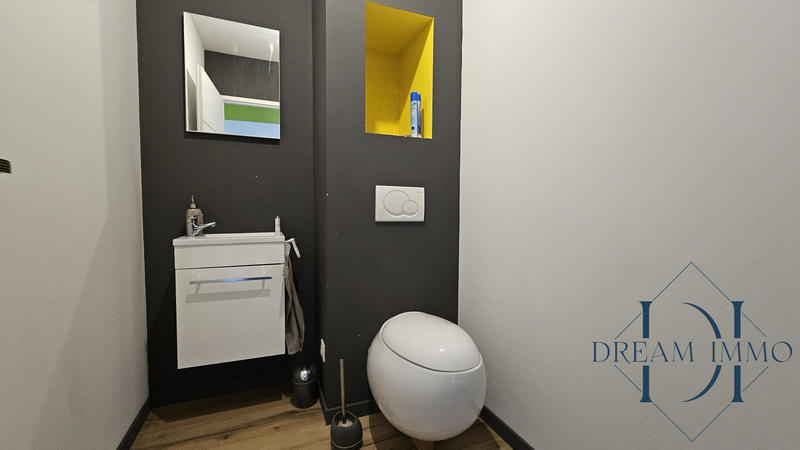 Maison - 235 m² - 6 pièces