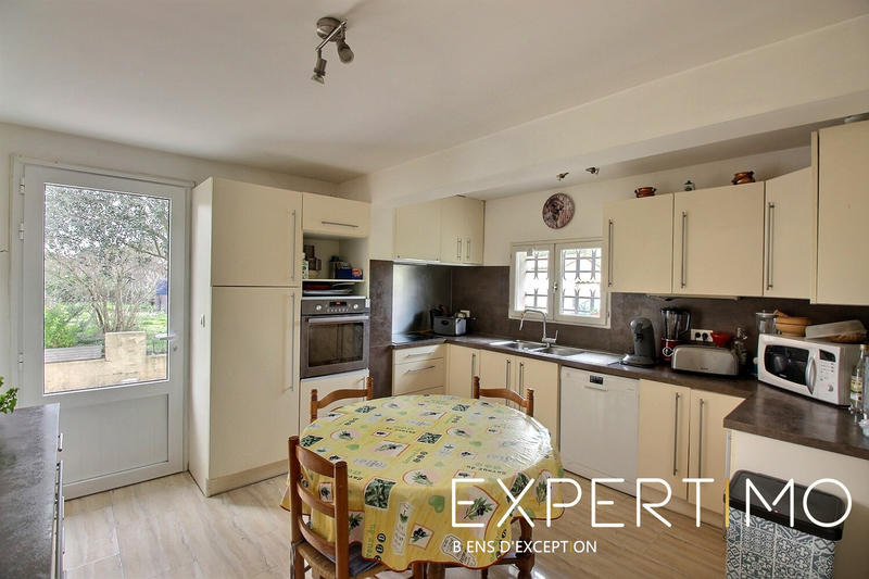 Maison - 230 m² - 7 pièces