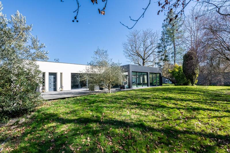 Villa - 328 m² - 8 pièces