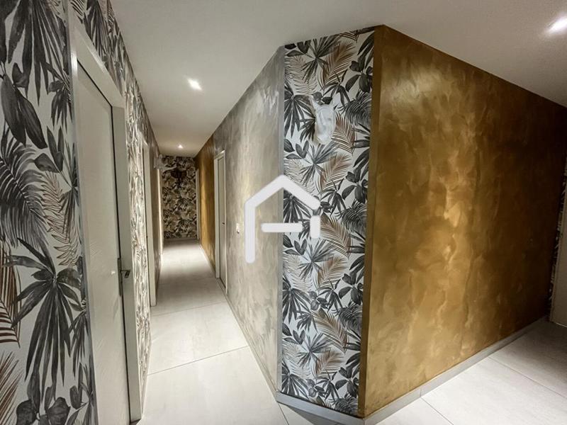 Maison - 200 m² - 8 pièces