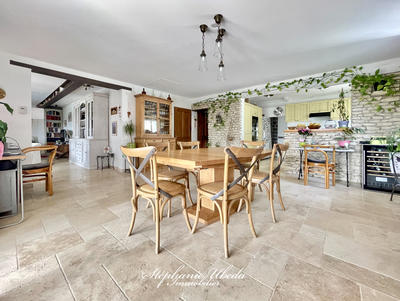 Villa - 202 m² - 8 pièces