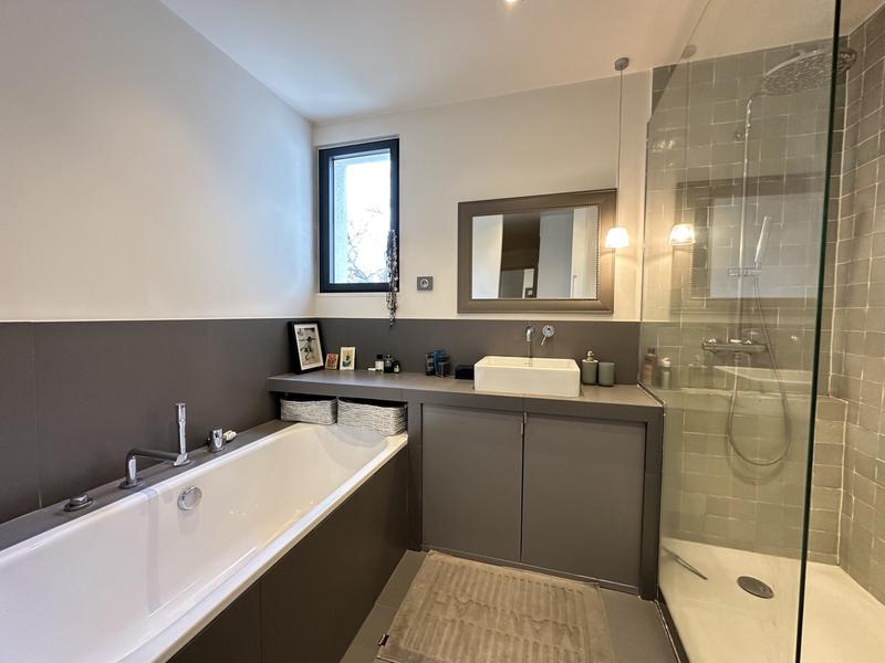 Maison - 216 m² - 6 pièces