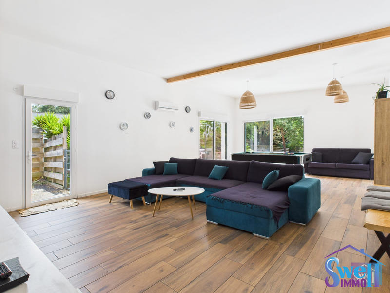 Maison - 225 m² - 8 pièces