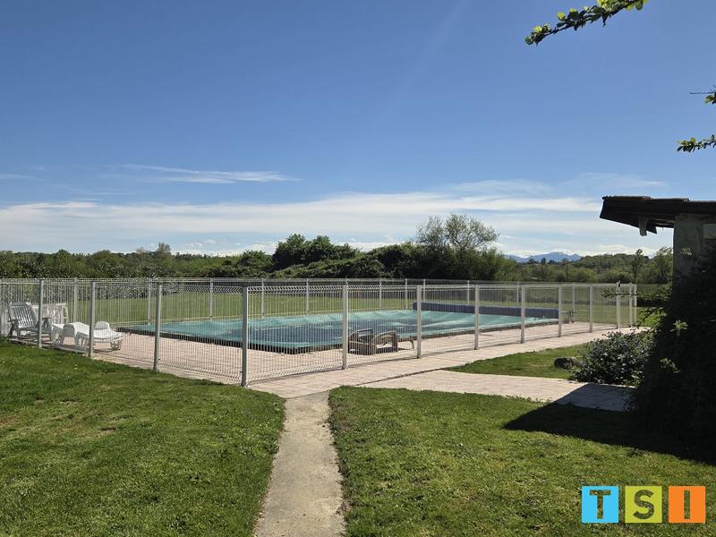 Maison - 230 m² - 7 pièces